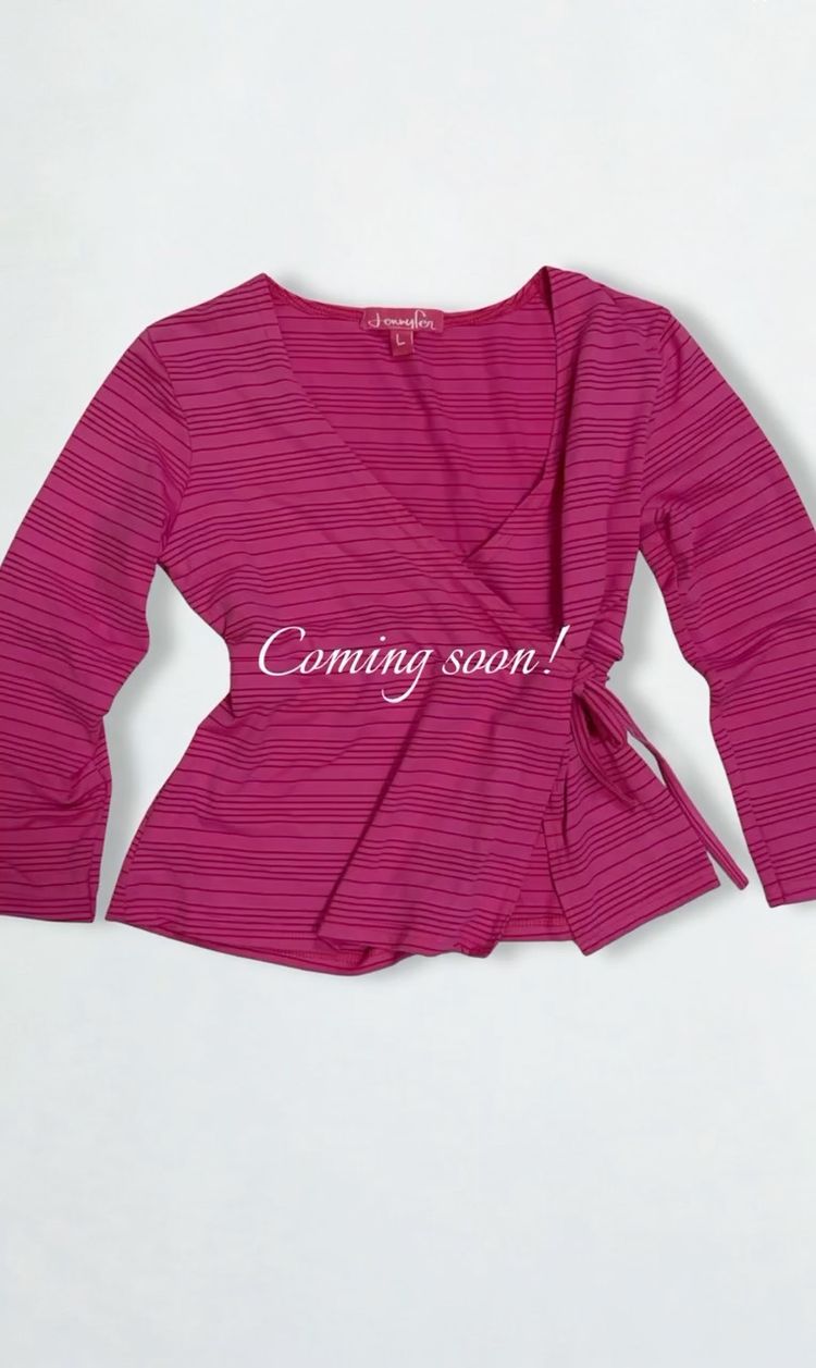 Live Womenswear auction: Y2K camis, skirts & jackets by floozies