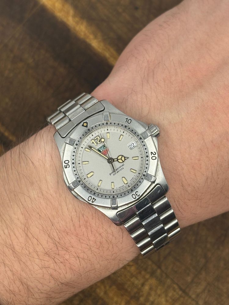 Live Retro auction: Vintage watches and jewellery by skylinejewellery