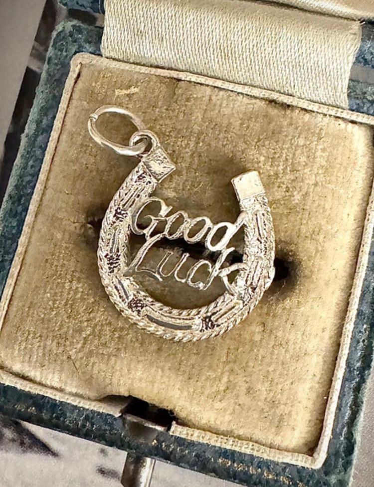 Live Luxury auction: SOLID SILVER JEWELS 🛍️ VINTAGE & ANTIQUE by fifiscloset