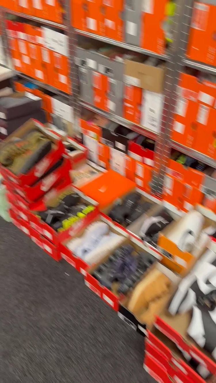 Live Sportswear auction: 🚨 🔥 95s TNS P6000s ALL FOR £1 🤑 by stock3d