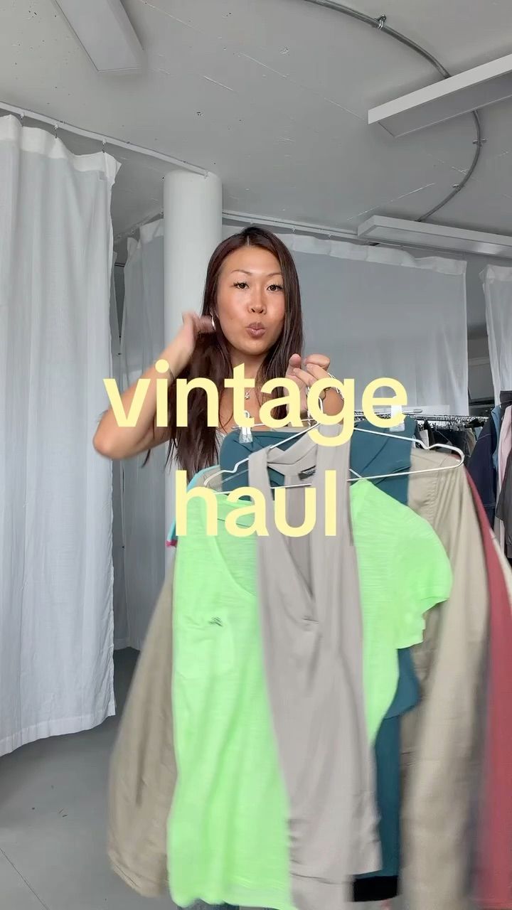 Live Womenswear auction: Vivien’s Vintage SALE by viviensvintage