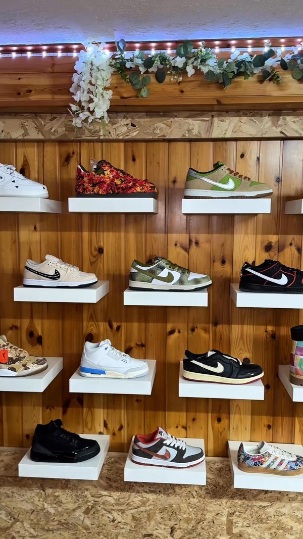 Live auction: 300+ SNEAKERS — abbigliamento e accessori💚 by micresell