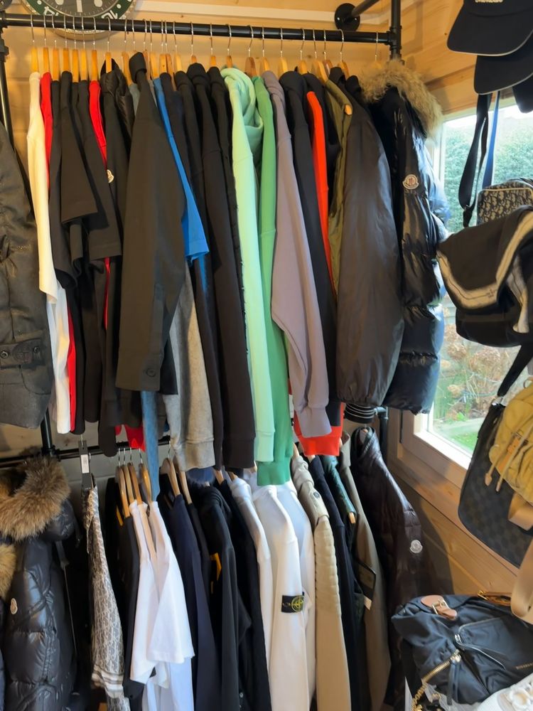 Live Gucci auction: 10 x Moncler coats £1nr plus loads more 🔥 by dmondesigners