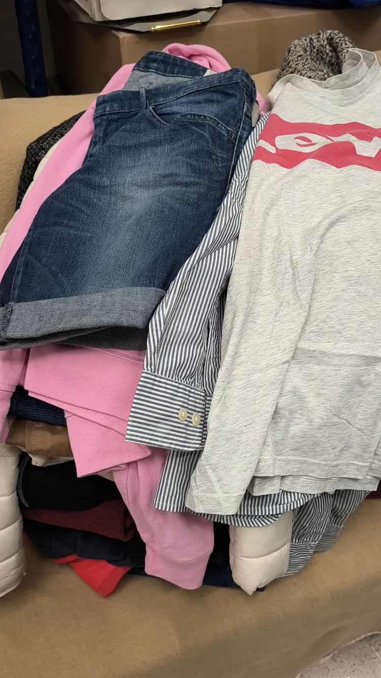 Live Menswear auction: Tutto Dai 4 Ai 10 Euro Firmato E Perfetto Per Rivenditori Uomo Donna Nike Adidas Cakvin Klein Puma........ Pacchetti Fino 7/10 Articoli Unica Spedizione  by picahighquality