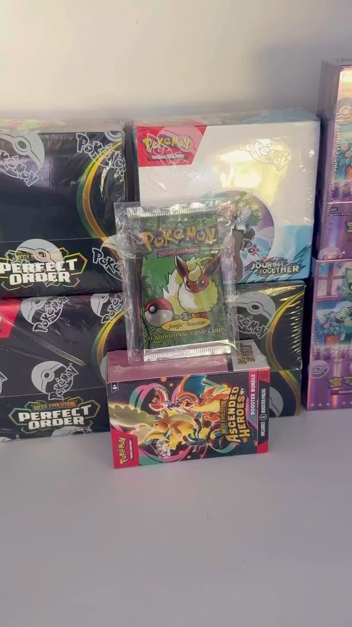 Live Trading Cards auction: Win A ETB for a fiverrr 🔥 by pokemart00