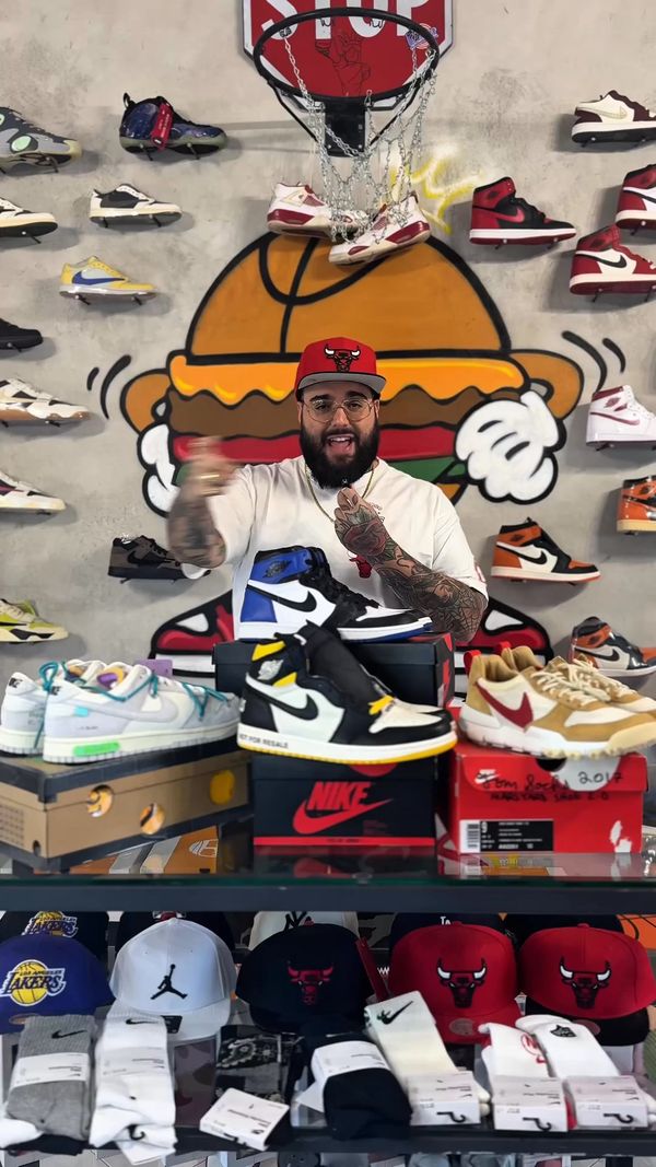 Live Streetwear auction: ABBIGLIAMENTO NIKE JORDAN SUPREME ALL ASTA ! by burgerkicks