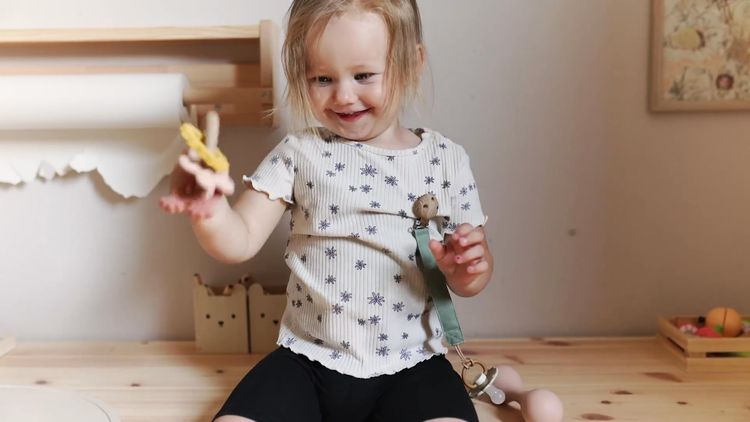 Live Toys auction: Silicone Nature Teething Ring Toy by kellieann