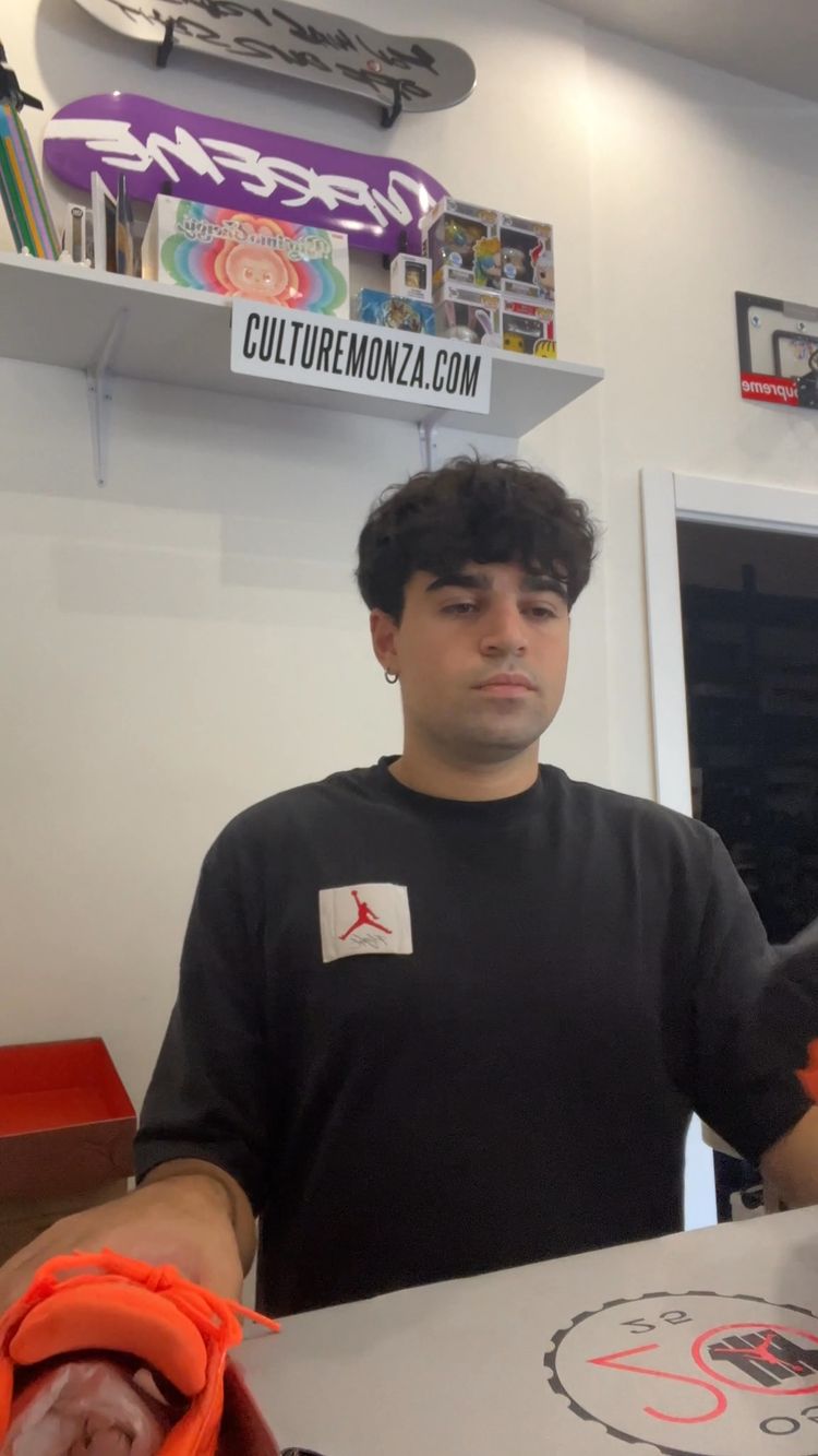 Live Sneakers auction: Chiacchieriamo  un po' by culture.monza