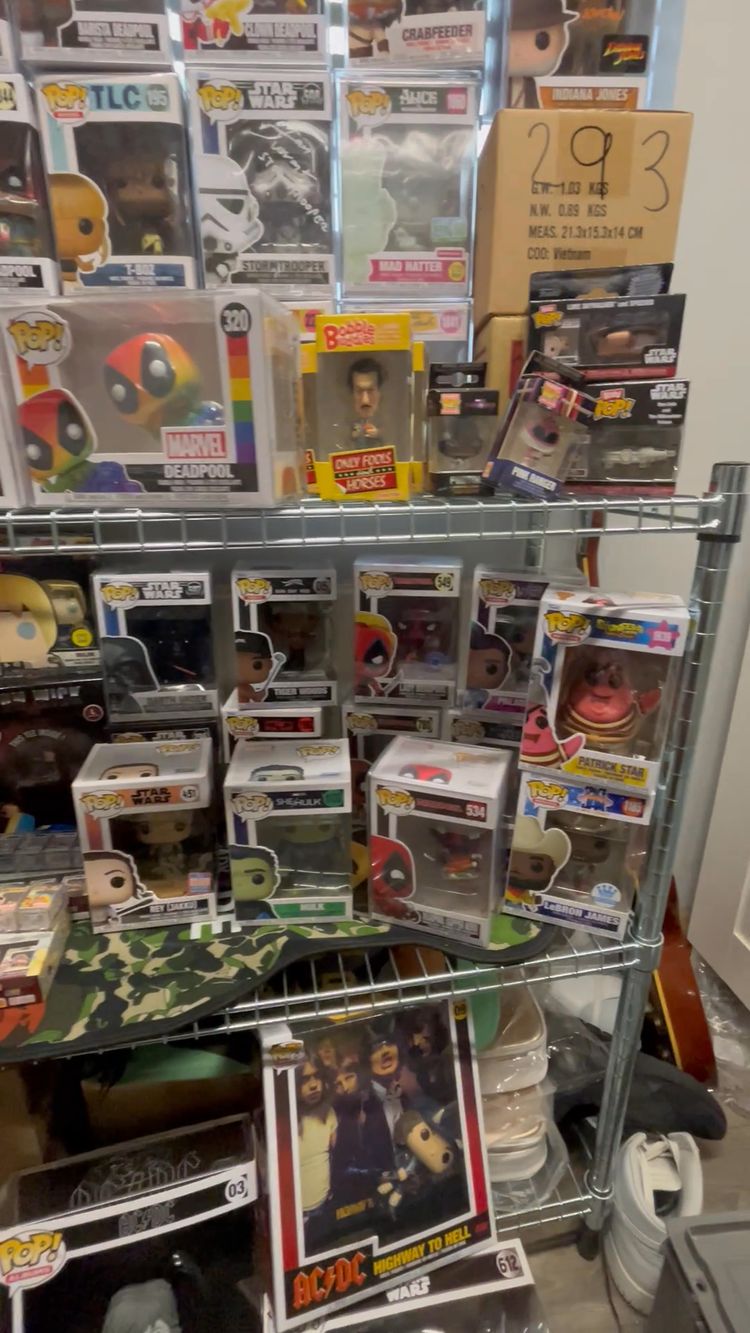 Live Yeezy auction: ***FUNKO POPS***  CHECK OUT MY SHOP *** £1 Starts - BIG POPS - LITTLE POPS  - BITTY POPS & MUCH MORE by sipowsfunkopops