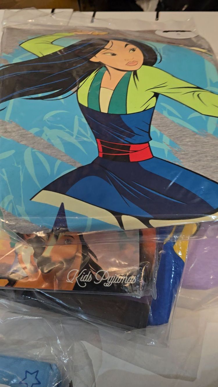 Live Kidswear & Toys auction: Kids And Womens Clothes by fastfashionz