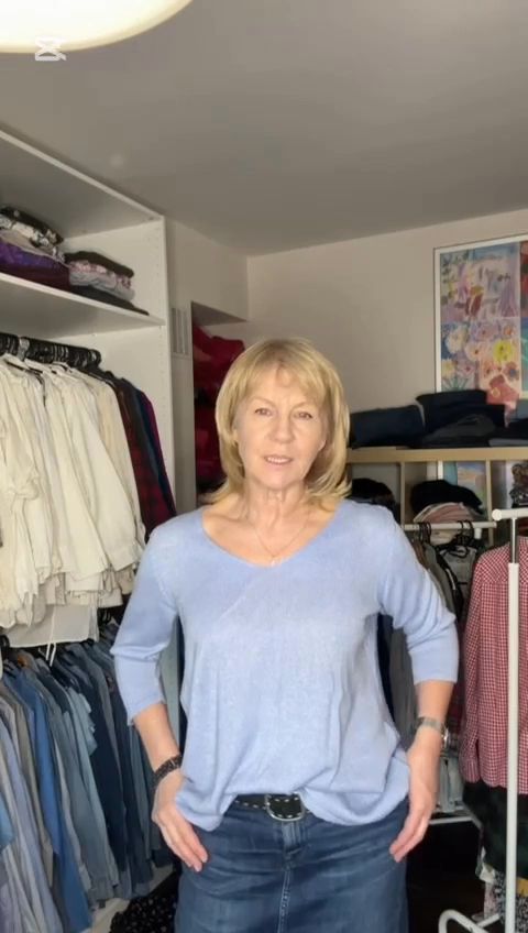 Live Minimalist auction: Damskie ubrania -bluzki, sukienki, spódnice i spodnie by wszafie