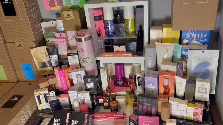 Subasta en directo de Belleza: Beauty, Fragrance & Stanley’s 🎉 No Reserves 🥳 por haulhq