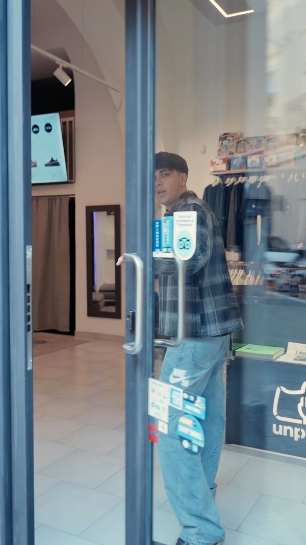 Subasta en directo de Moda masculina: Super Sconti e Nuovi Arrivi! Sneakers & Abbigliamento a partire da 1€ por unpluggedstore