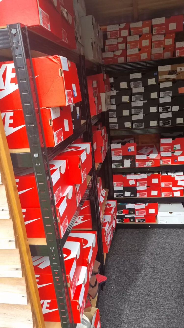 Live auction: NEW STOCK SIZES IN CHAT!!! by resellvault