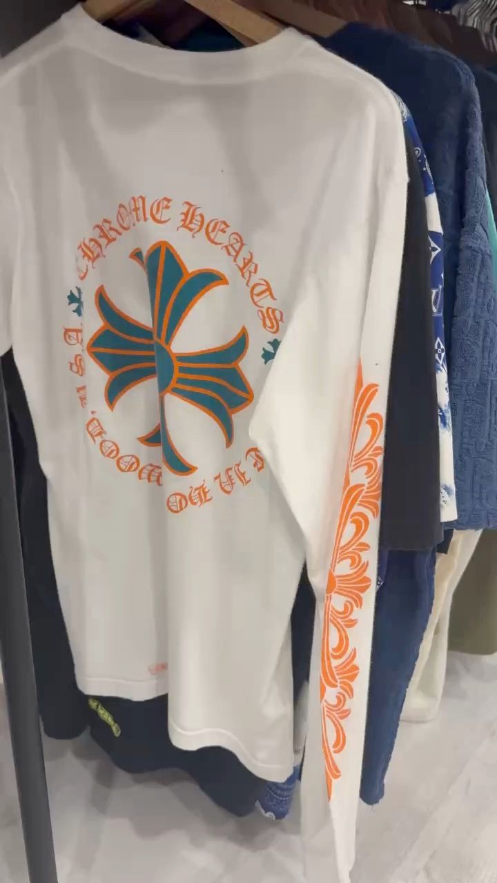 Trwająca aukcja Moncler: Aste a partire da 1€ di abbigliamento luxury usato e sneakers od sharkdrop