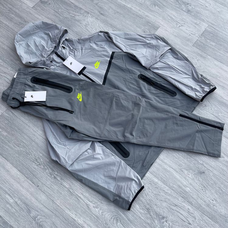 Live auction: 🚨 NEW NIKE: £60 FULL TRACKSUITS & MORE 🚨 Miler Sets, Windbreakers, Trainers, Tracksuits… by angelomillas
