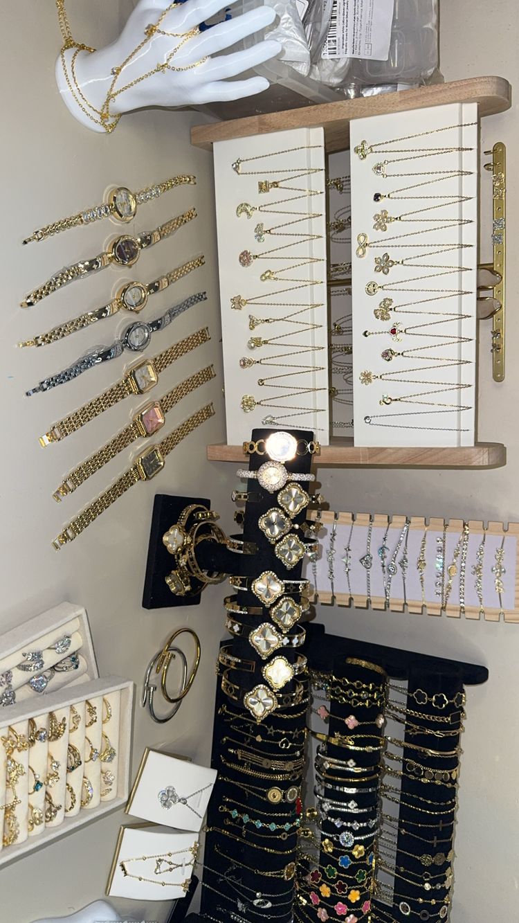 Live auction: New arrival - watches and jewellery by aairaonline