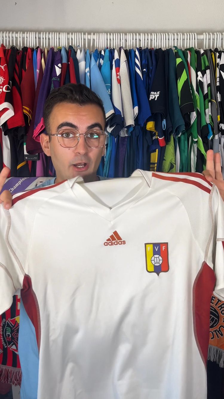 Live Vintage auction: BUFANDAS + LIQUIDACIÓN TODO A 1€ by retrocalcioshirt
