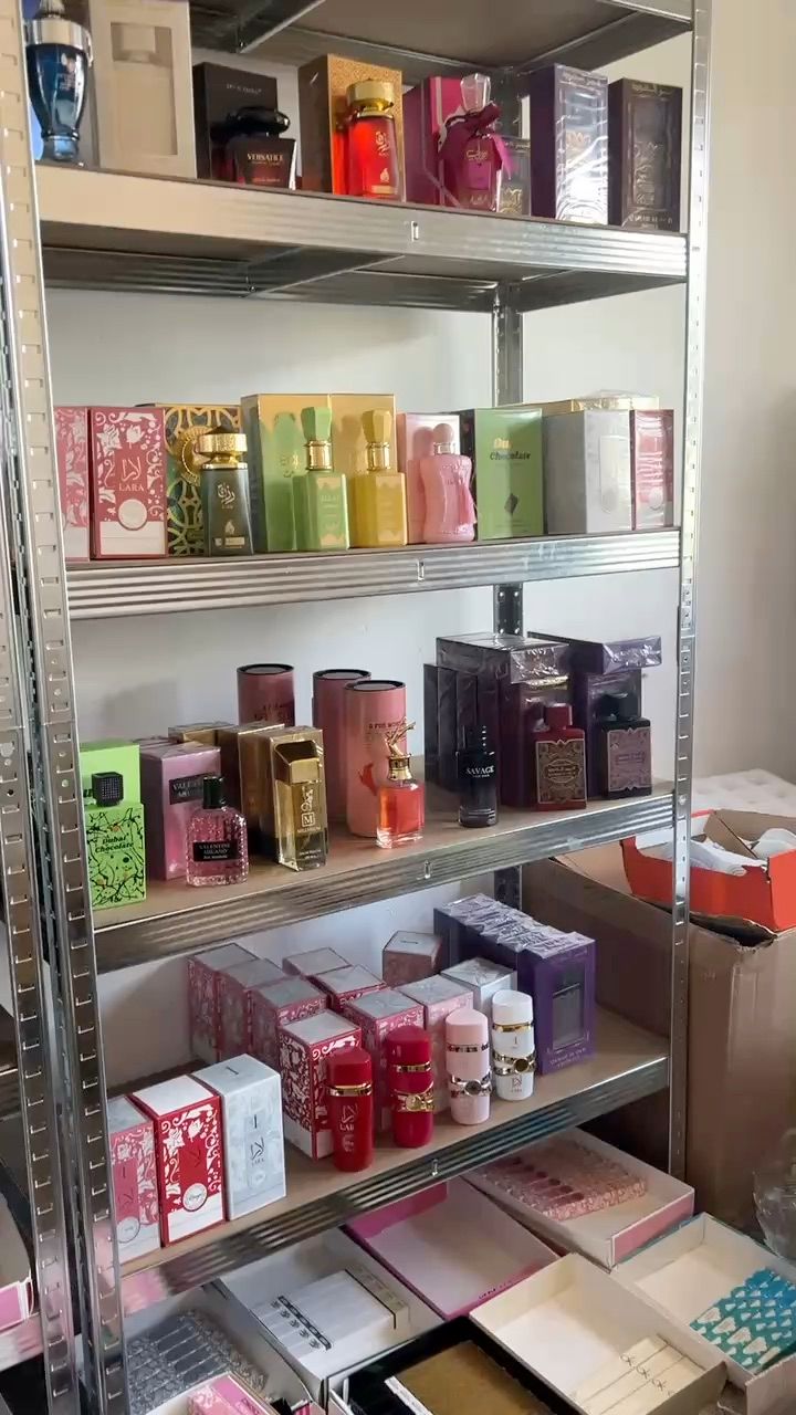 Live Beauty auction: Fragrances / perfumes & make up by awh79