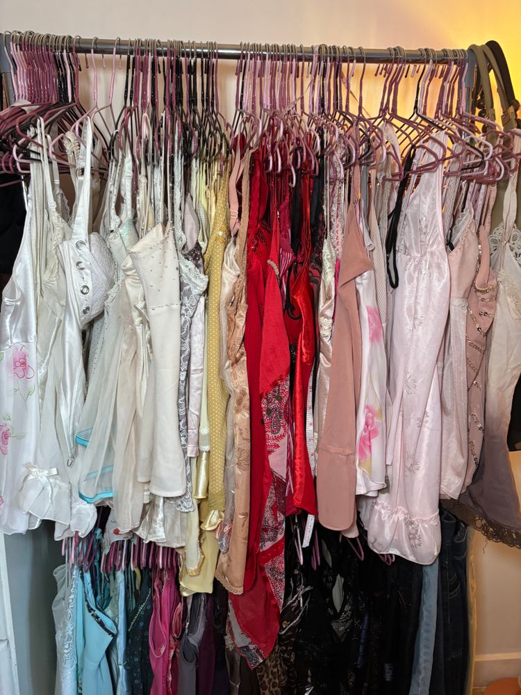 Subasta en directo de Moda para mujer: HUGE Y2K SALE 💋 por minithrifts