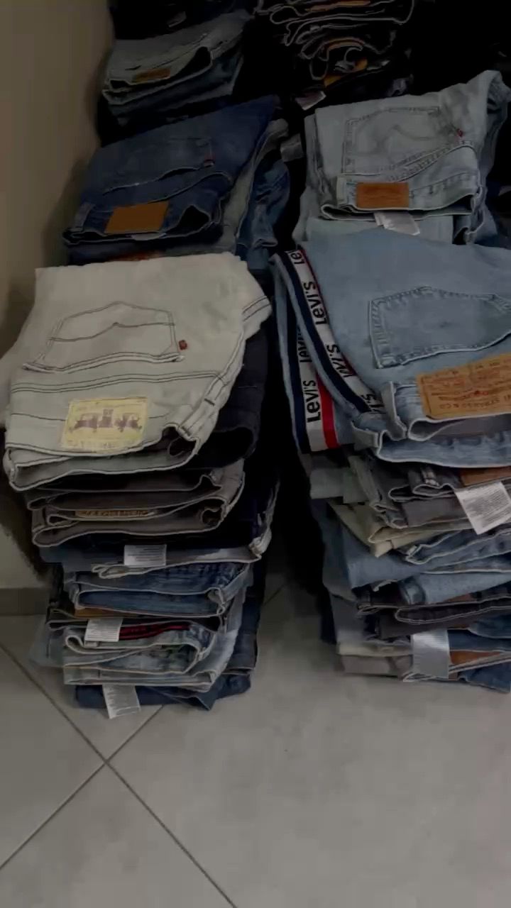 Live auction: Levi’s uomo- donna vintage by pierroinnovative