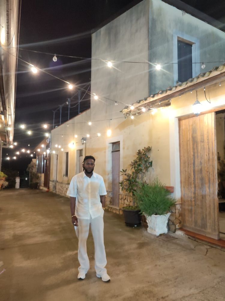 Asta dal vivo: 🚨 90% OFF VIBES 🚨 Nike 👟 Adidas 🧢Armani-BBC- Supreme 🔥 DEALS END WHEN I END! di bluecoded