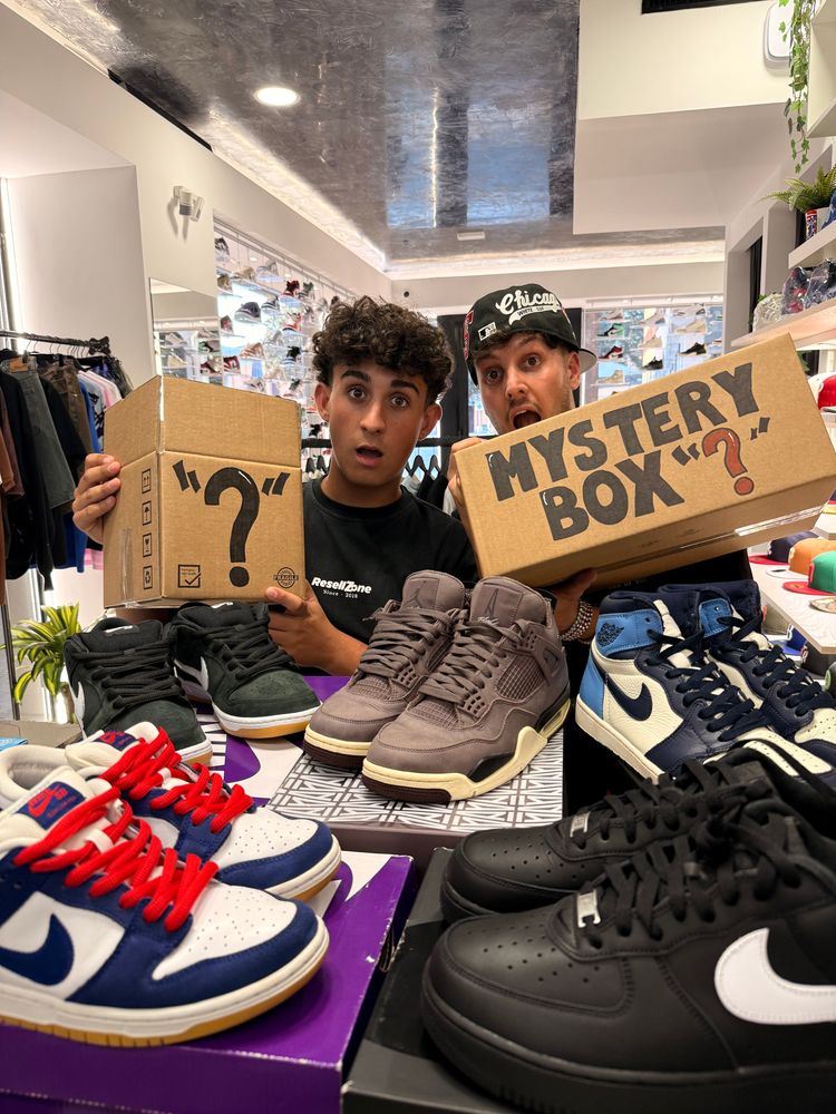 Live Sneakers auction: SNEAKERS, CAPPELLINI e ABBIGLIAMENTO DA 1€🎉 by resellzonecesena