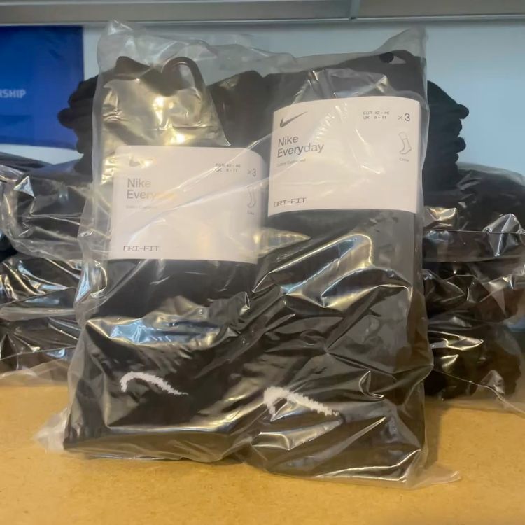 Live Activewear auction: IM BACK! Massive £1 no reserve stream by lordluke180