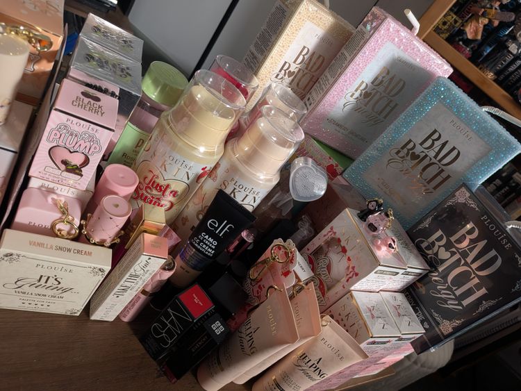 Live auction: CHRISTMAS PLOUISE CLEARANCE .... ALL  STOCK MUST GO..... by latyszoneksam
