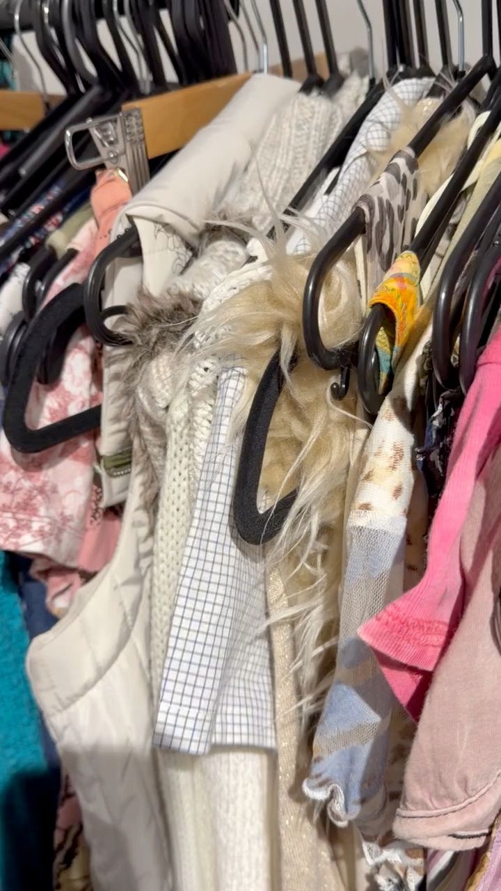 Asta in diretta Bellezza: Y2K rail- camis, capri, hotpants, summer finds! Also brand new modern women summer clothes 🩷 di skincareluxe