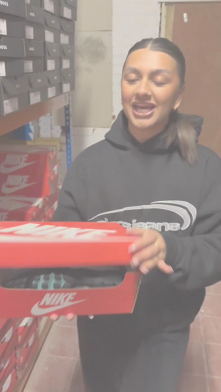 Live auction: Happy Frislay! by vivisportsuk