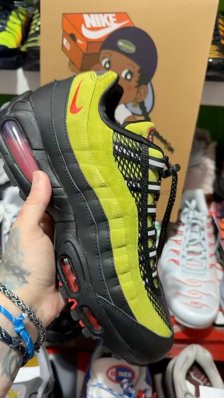 Asta dal vivo: SNEAKERS & ACCESSORIES di rewearuk