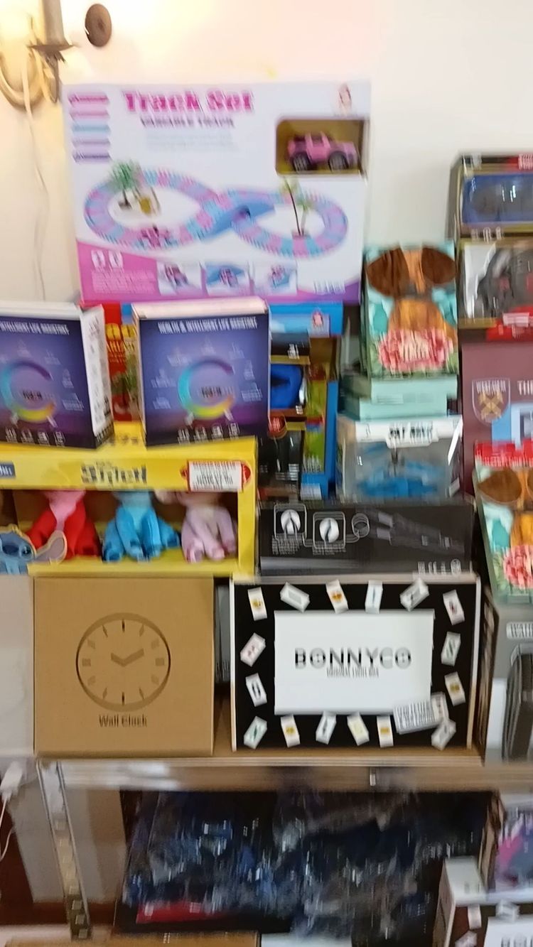 Live Toys auction: Pillows £6 A Pack Wow  by thepartyshop25