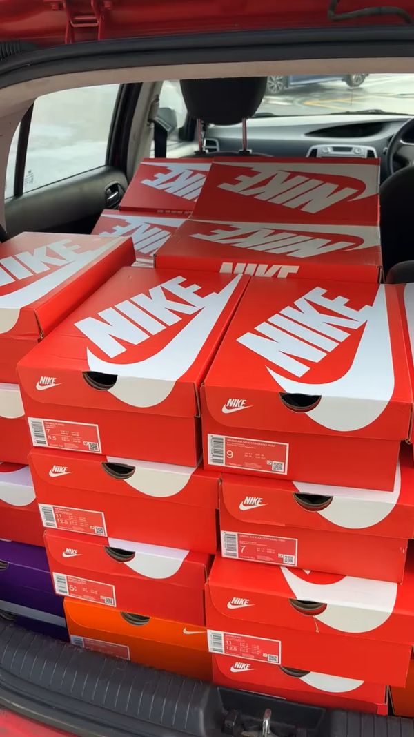 Live auction: £1NR OVER 200+ pairs and giveaways 🔥🔥 by theshoevault