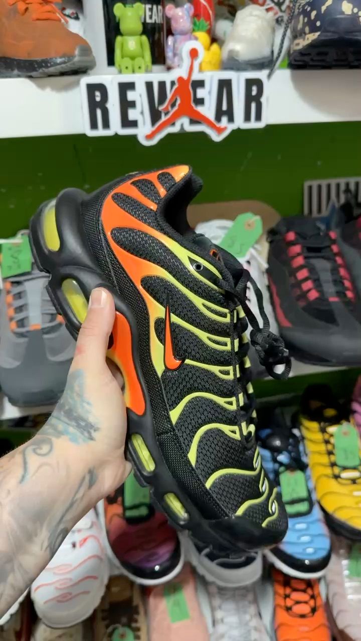 Live Hypewear auction: HUGE SELECTION OF SNEAKERS😮‍💨 by rewearuk