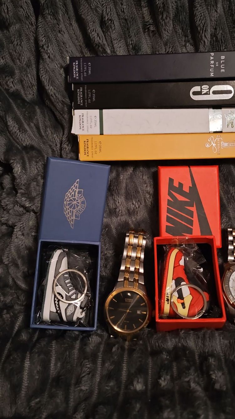 Live Jewellery & Watches auction: Delboylees 1st Stream Random Items 3D Keychain Dubai Perfumes New And Pre Loved Watches And More by delboylee