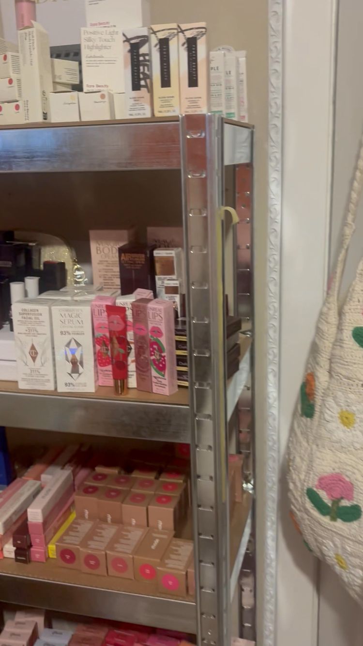 Live Beauty auction: Friday with boujee by boujeebargainsss