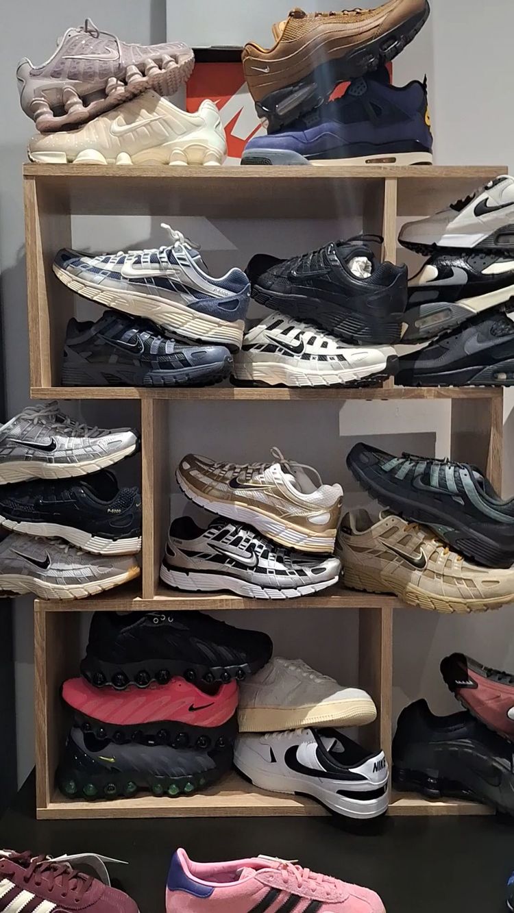 Live Sneakers auction: Crazy Sneaker Heat🔥🔥🔥🔥 by elevateyourstand