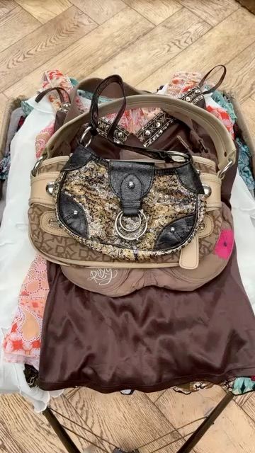 Live auction: Y2K + £5 STARTS✨🛍️ by kecaclothes