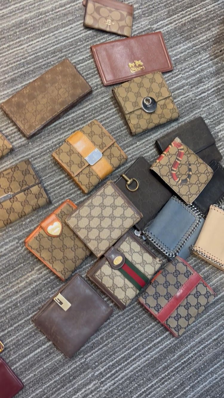 Live auction: DESIGNER RESTOCK GRAB A STEAL | £1NR AND GIVEAWAYS by ts.vintage