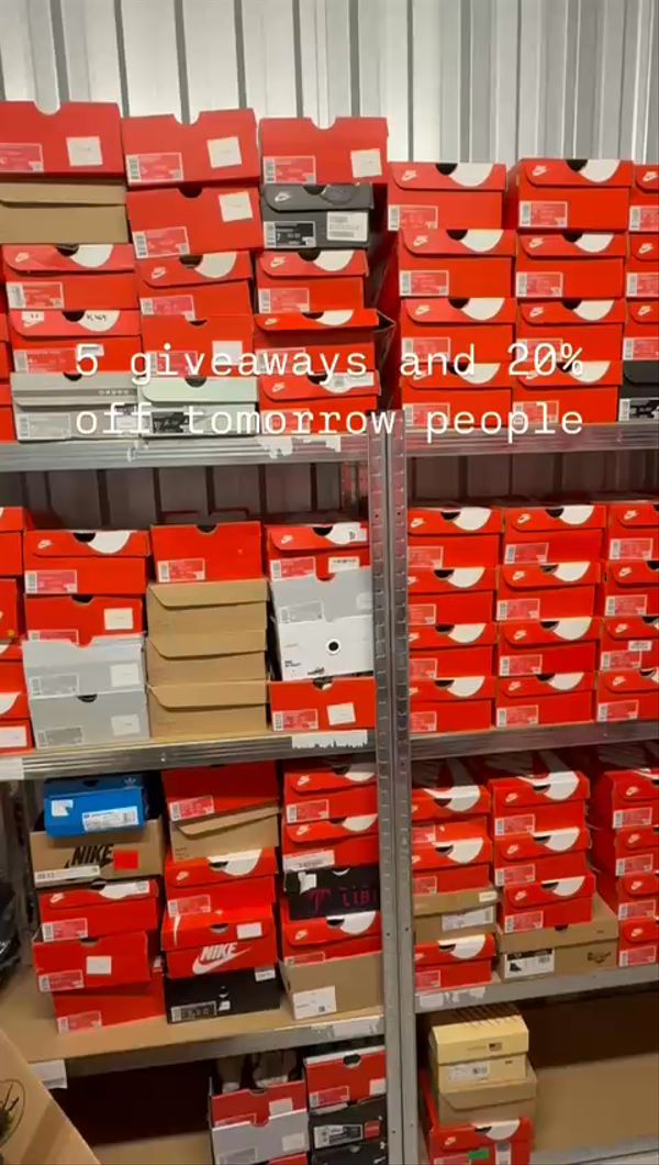 Live Sneakers auction: Giveaways £1 NR TNs 90s p-6000 north face clothes hoodie jackets bags t shirts  by allstockmustgo