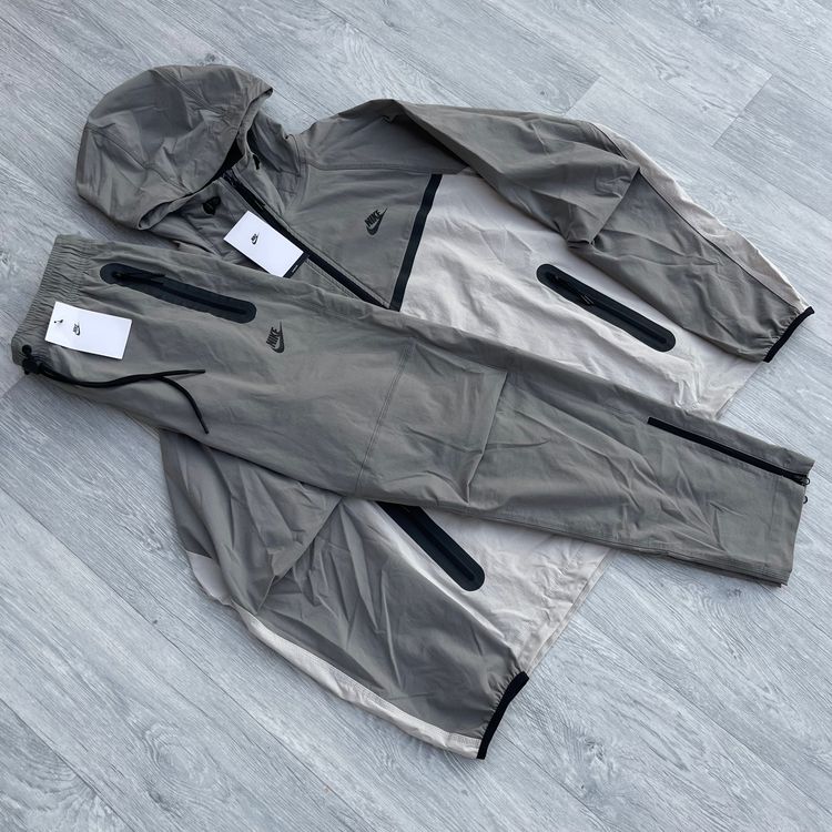 Live auction: 🚨 NEW NIKE: £60 FULL TRACKSUITS & MORE 🚨 Miler Sets, Windbreakers, Trainers, Tracksuits… by angelomillas