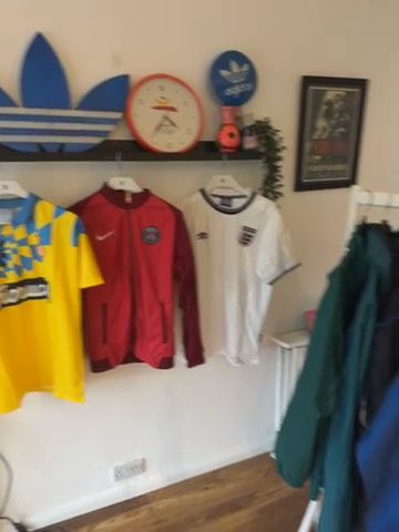 Live Menswear auction: Branded vintage clothing  by beatniks